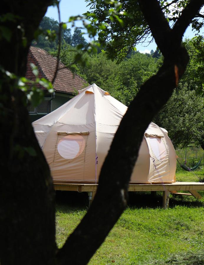 Hotel Flore'S Garden Glamping Bran  Exterior foto